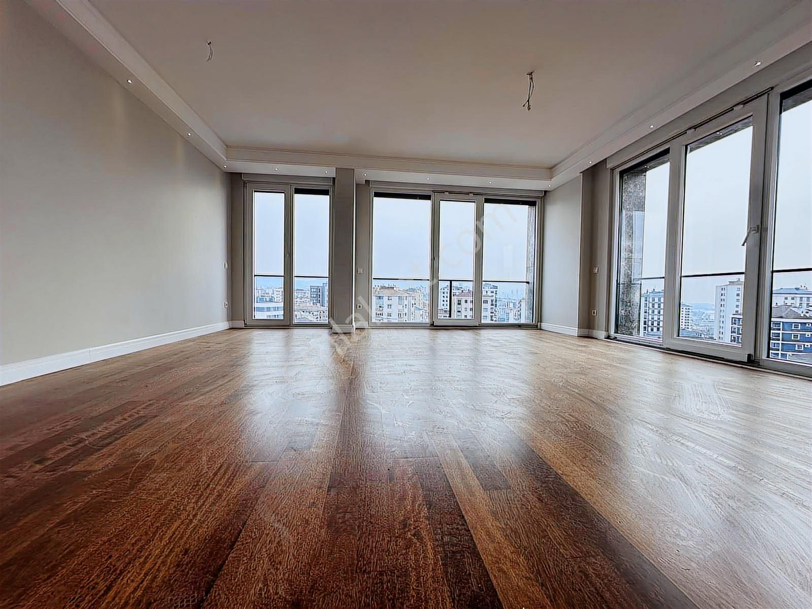 Suadiye'de 4+1 Net 170 M2 Ebv Banyolu Teraslı Sıfır Dublex - Görsel 4