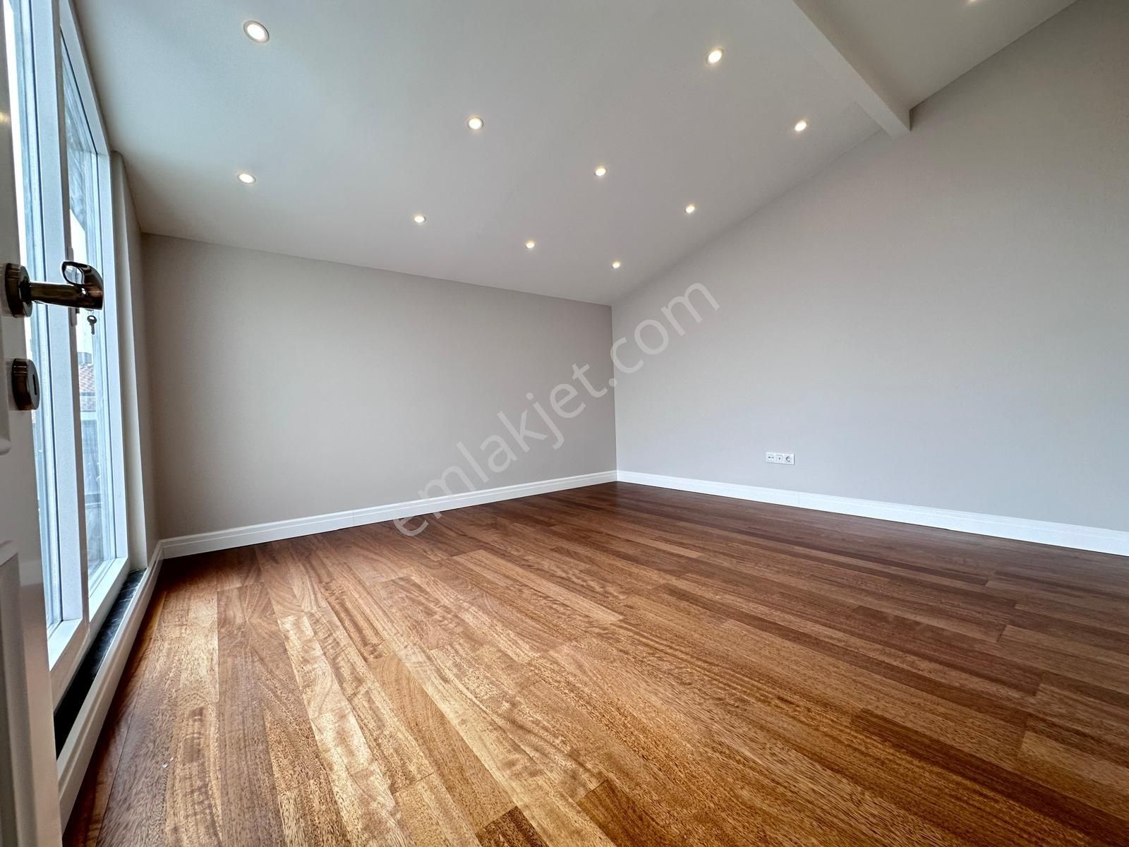 Suadiye'de 4+1 Net 170 M2 Ebv Banyolu Teraslı Sıfır Dublex - Görsel 21