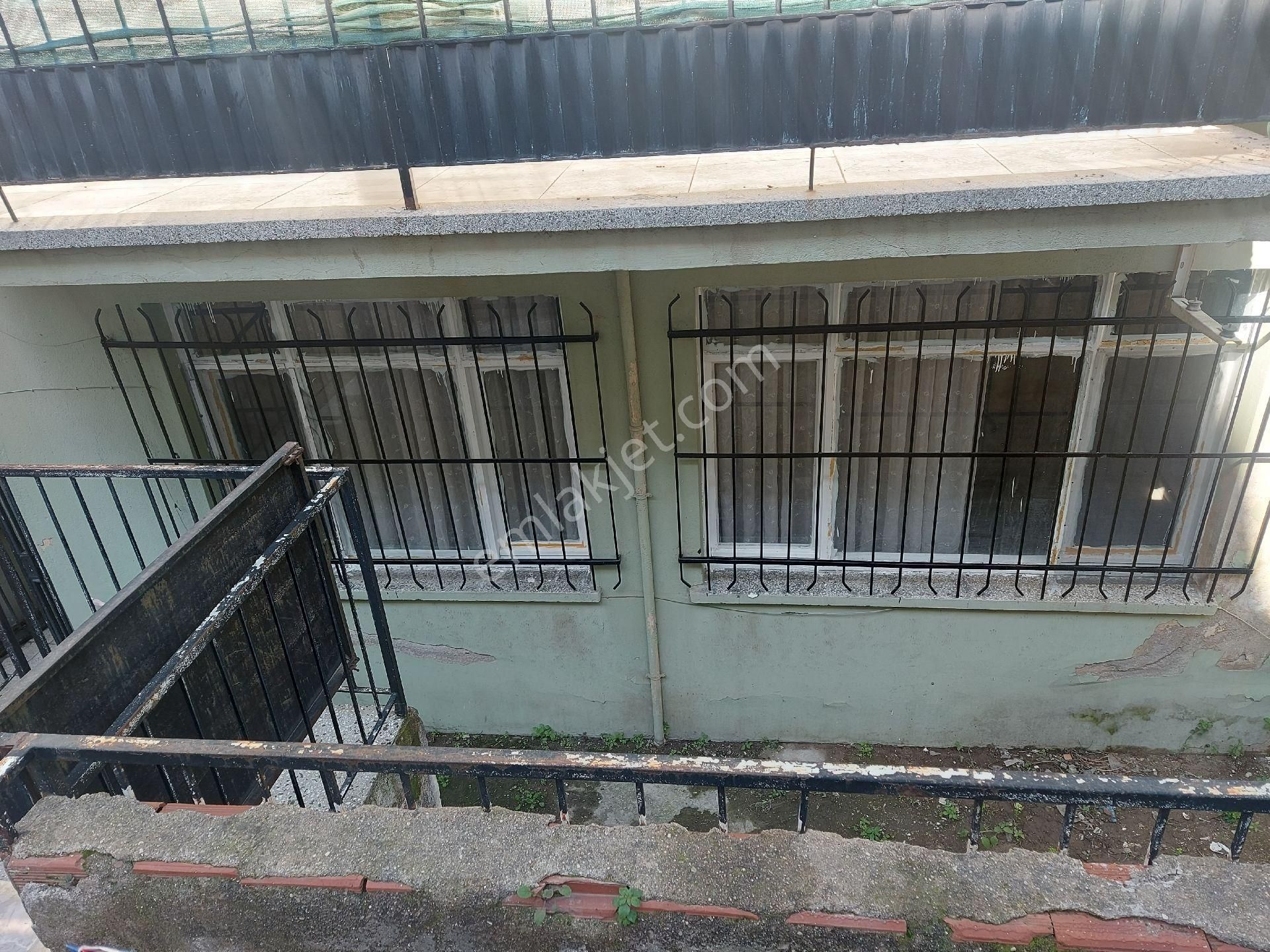 Karabağlar Muammer Akar’da Park İçinde, Bahçeli Müstakil Tadında 2+1 Daire