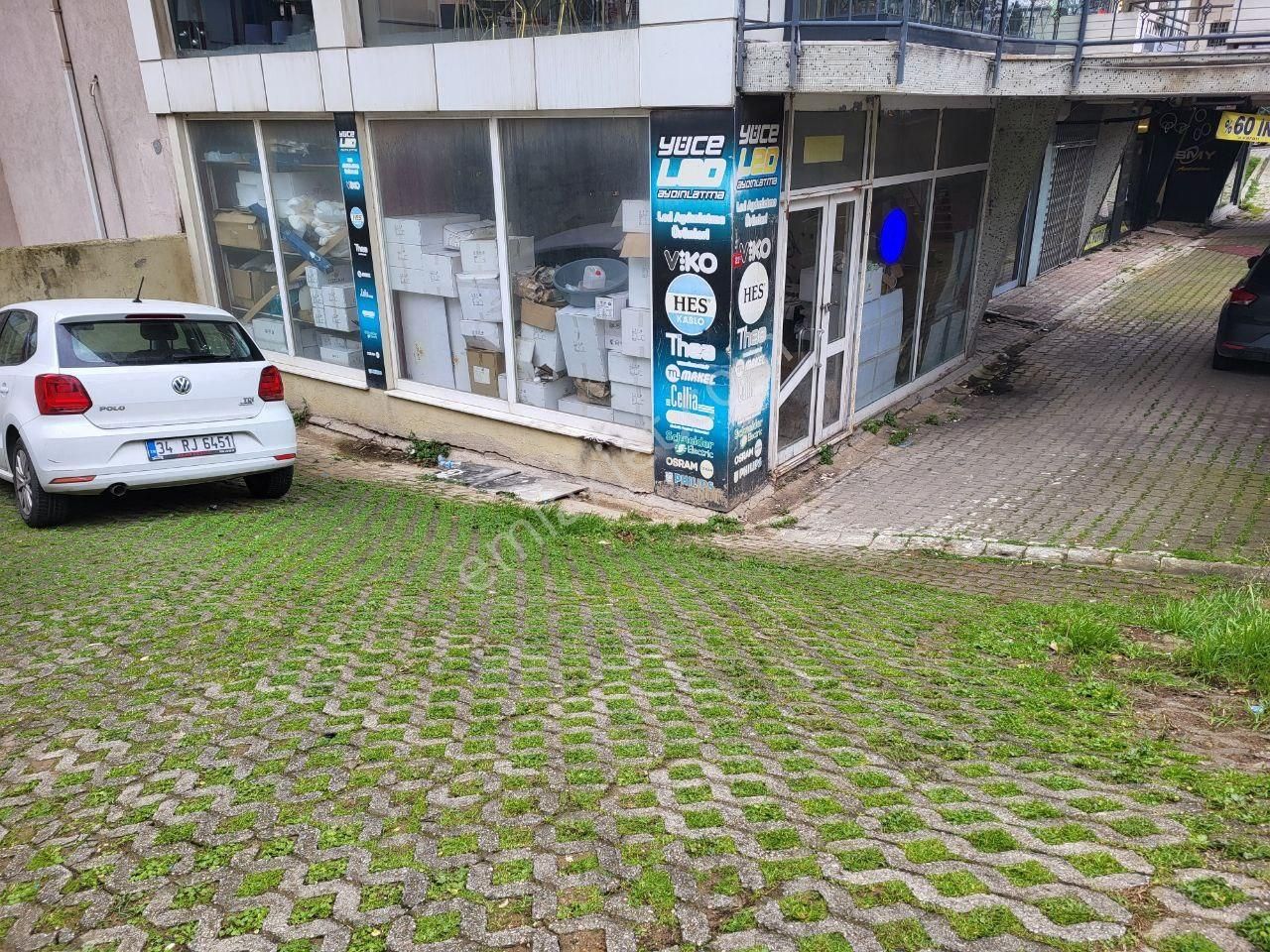 Libadiye Caddesi Üzerinde Satılık Dükkan