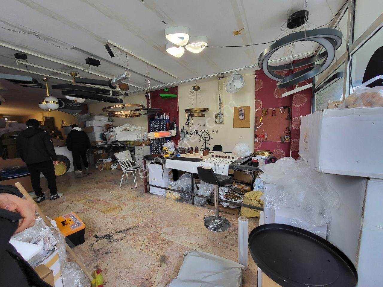 Libadiye Caddesi Üzerinde Satılık Dükkan - Görsel 11