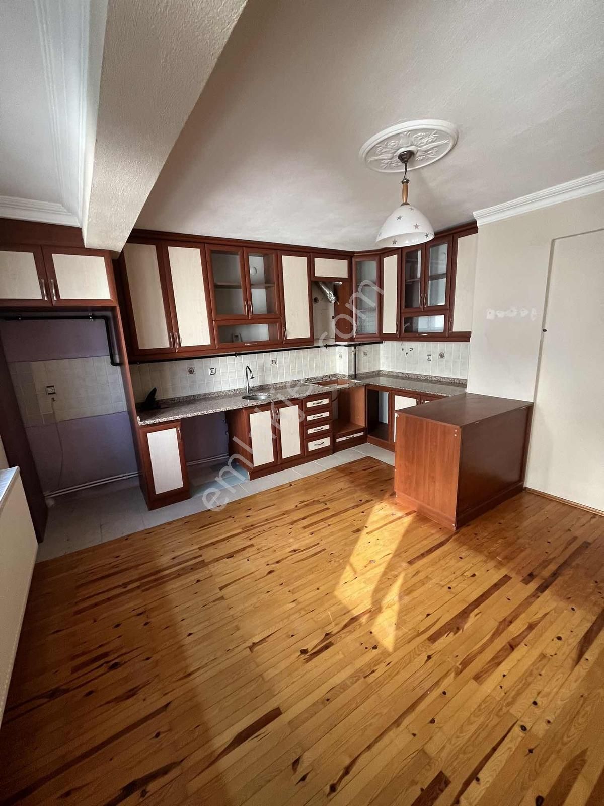 Kocabıyık Gayrimenkul'den Yenişafak 3+1 Kiralık 190m2 Daire