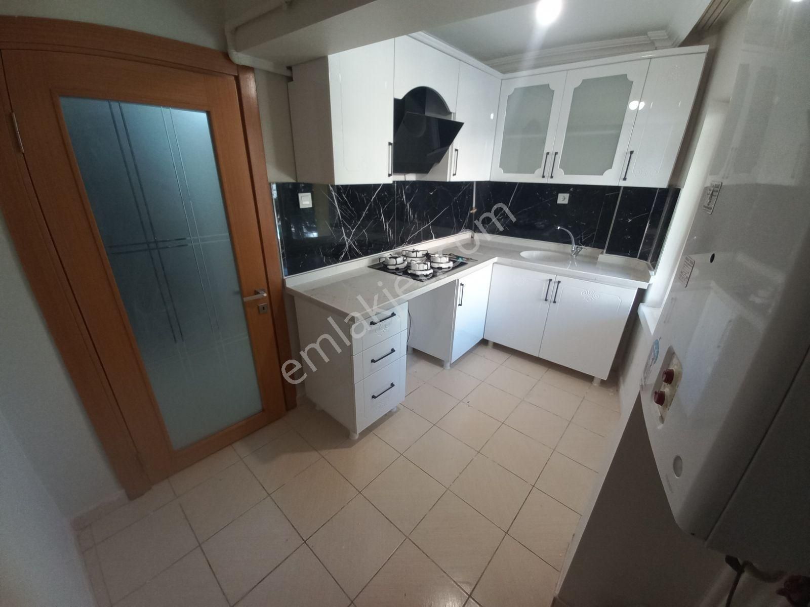 Kanaat'ten Perçem Sok.katta 3+1 Yapılı Daire