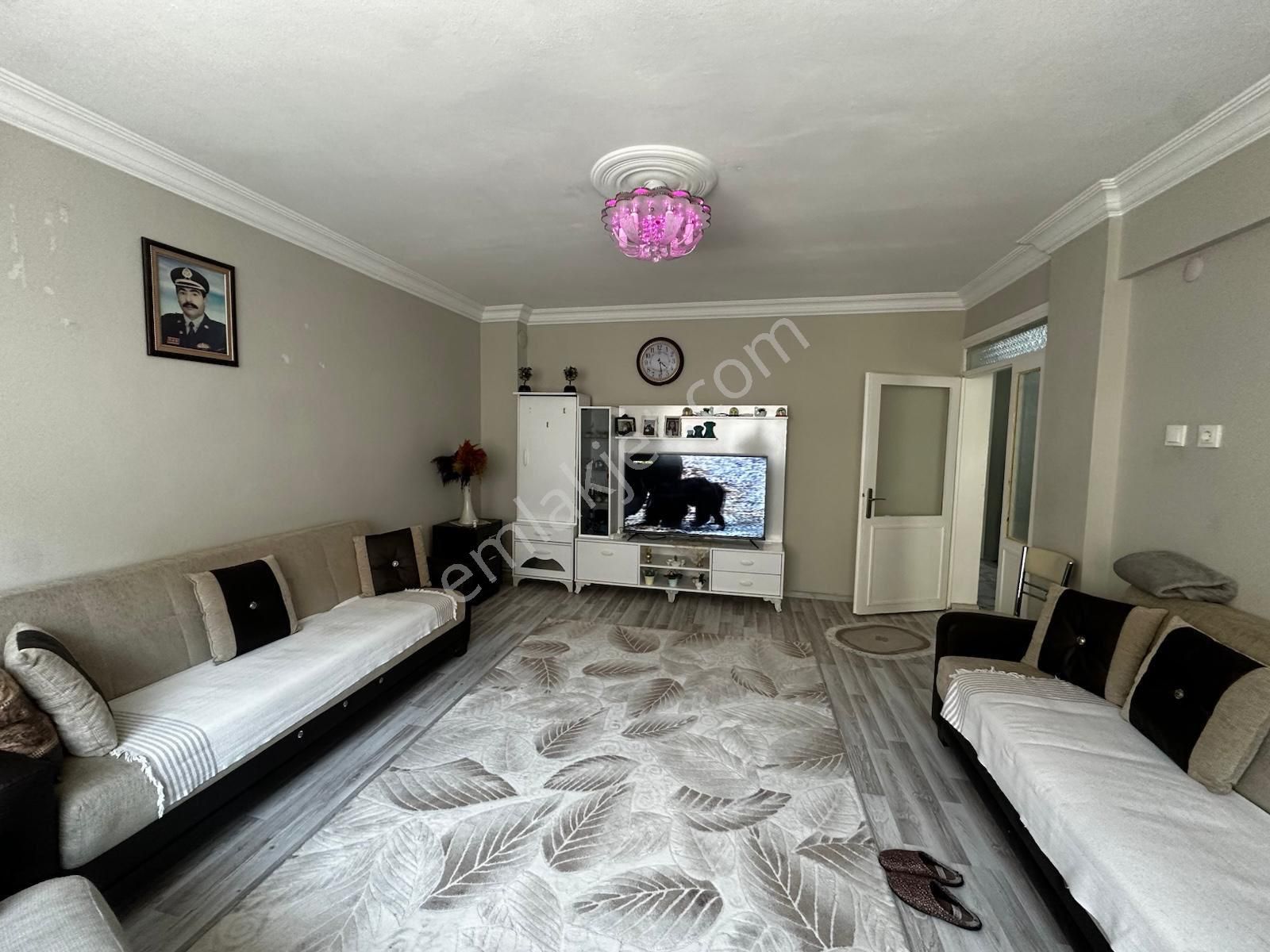 Buca Fırat Mah.de 2+1 Arakat Doğalgazlı Çift Balkonlu Geniş Daire - Görsel 2