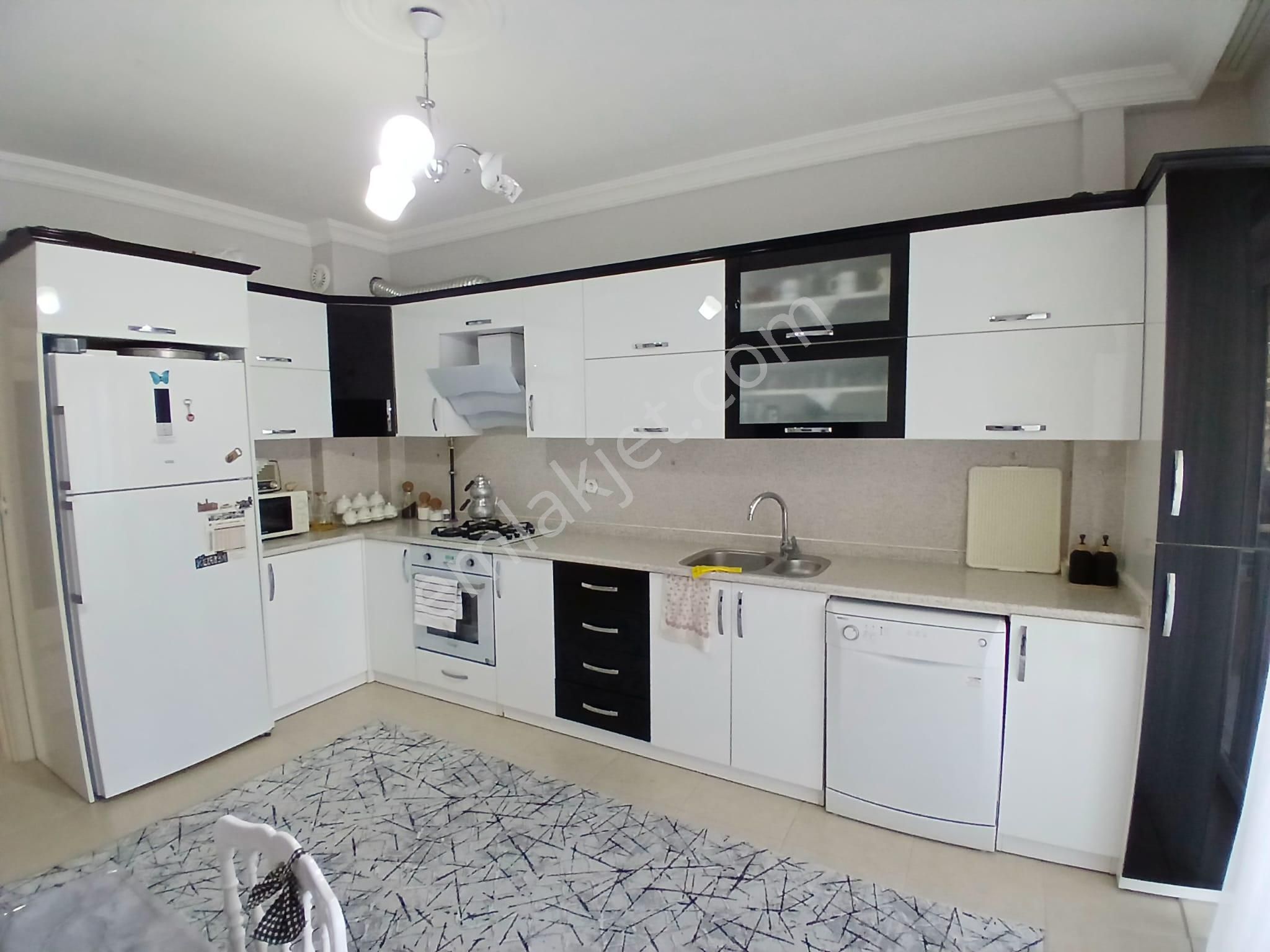 Akçay Emlak'tan Akşehir Yarenler Mahallesinde Yunus Emre Cami Yanında Satılık 3+1 Daire - Görsel 3