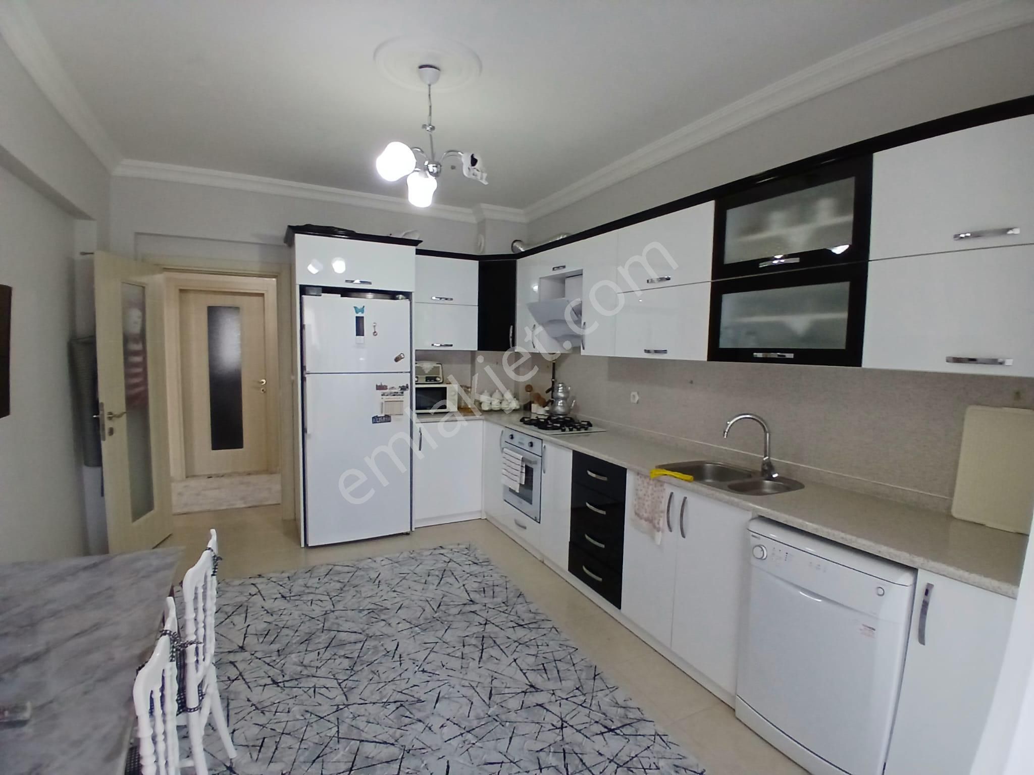 Akçay Emlak'tan Akşehir Yarenler Mahallesinde Yunus Emre Cami Yanında Satılık 3+1 Daire