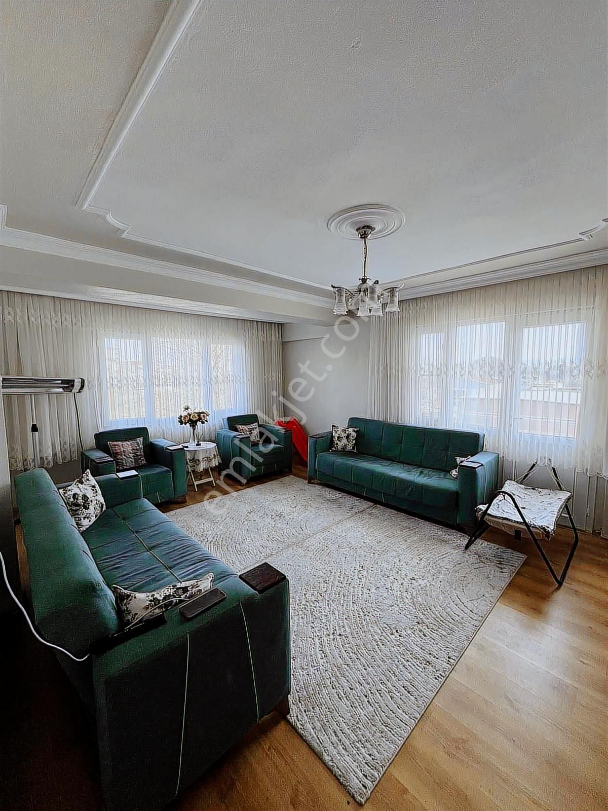 Mega Emlaktan Satılık 3+1 Ara Kat Daire