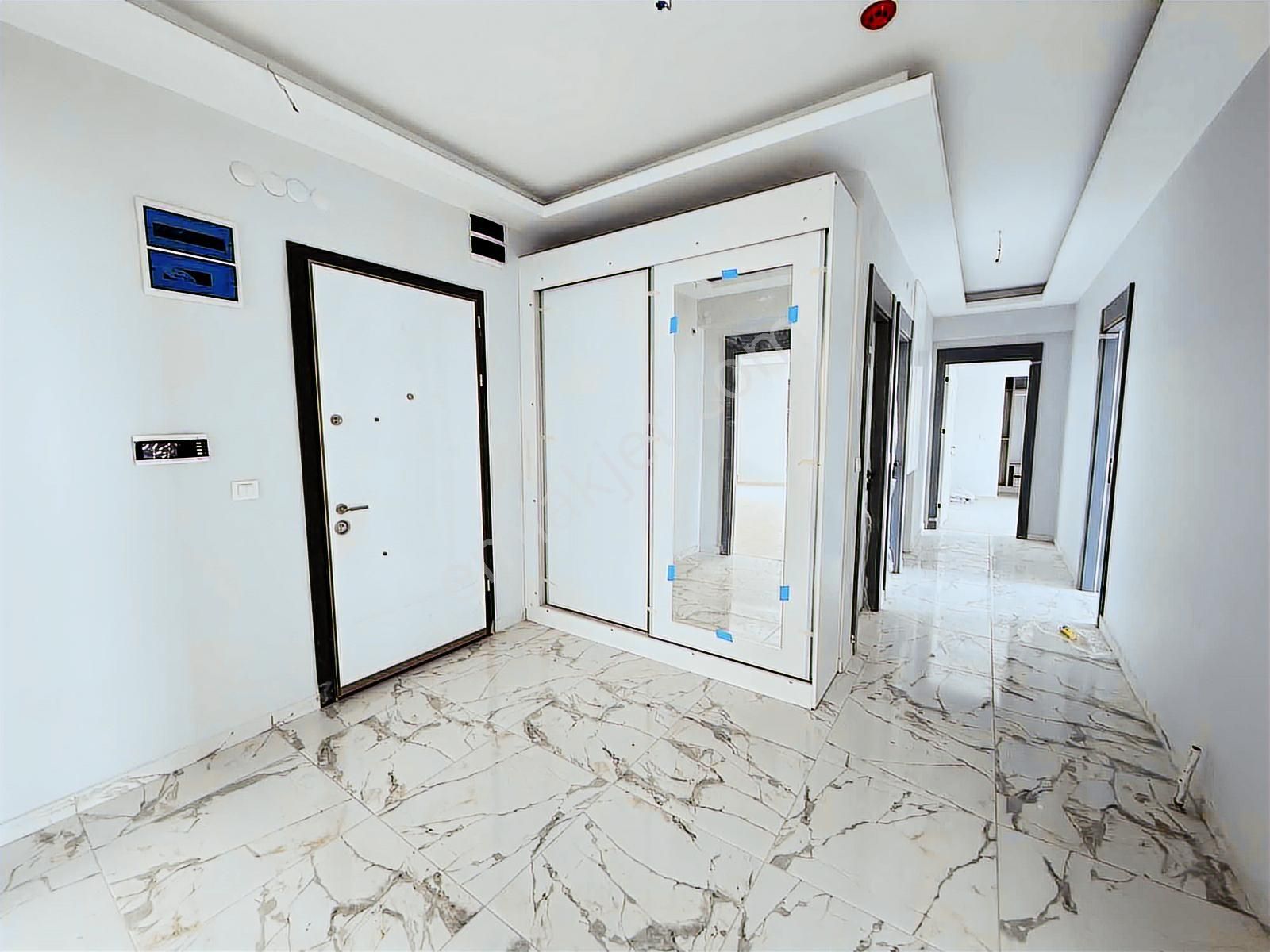 Avcılar'da 3+1 Ebeveyn Banyolu Giyinme Odalı 160m² Site İçinde - Görsel 14