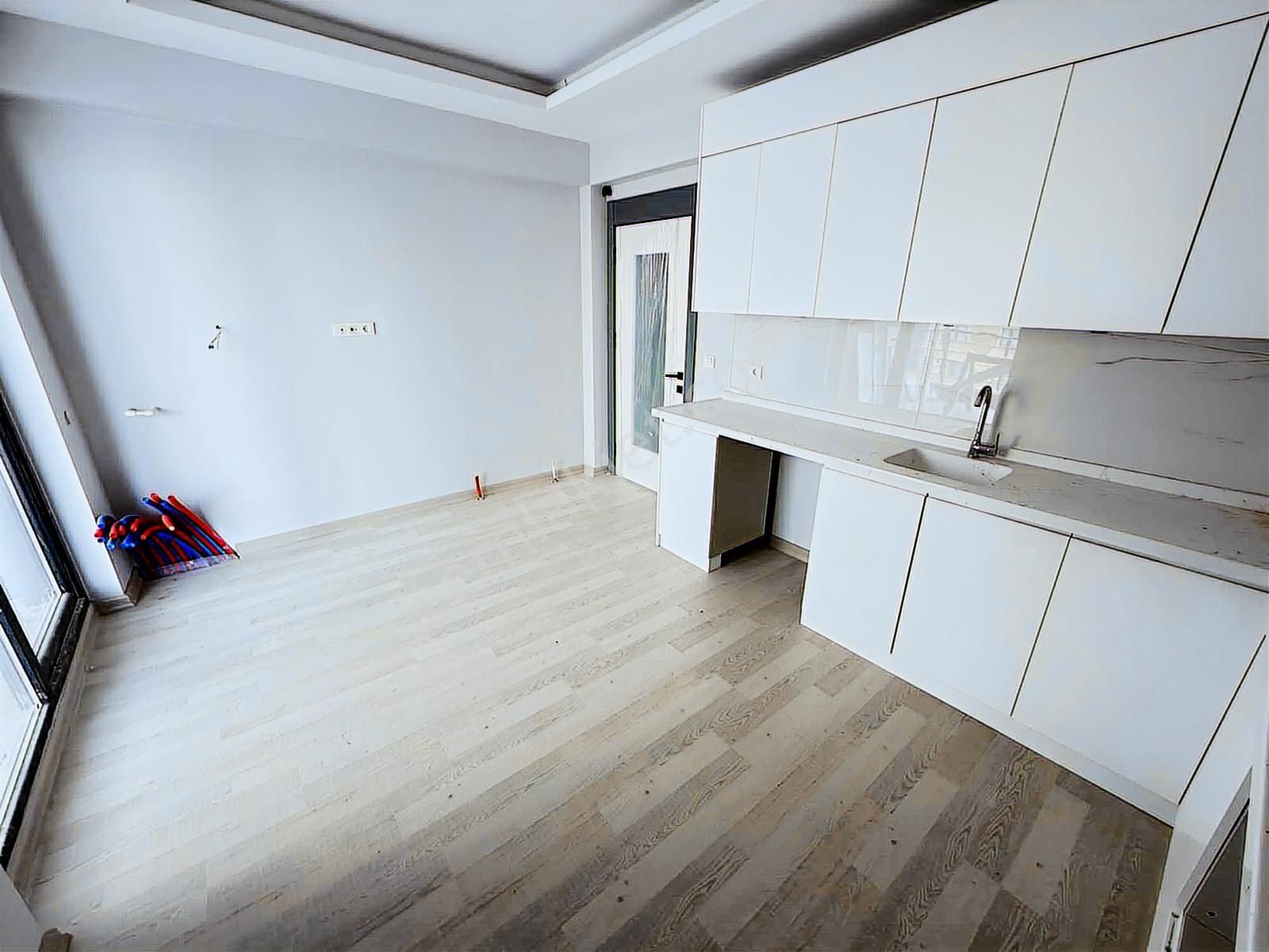 Avcılar'da 3+1 Ebeveyn Banyolu Giyinme Odalı 160m² Site İçinde - Görsel 21