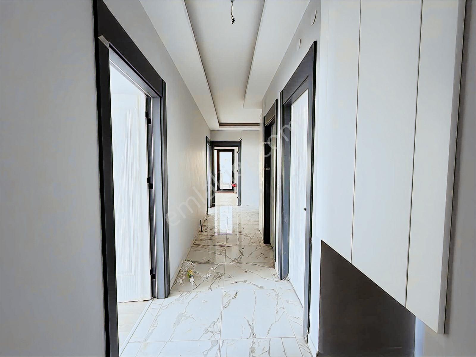 Avcılar'da 3+1 Ebeveyn Banyolu Giyinme Odalı 160m² Site İçinde - Görsel 5