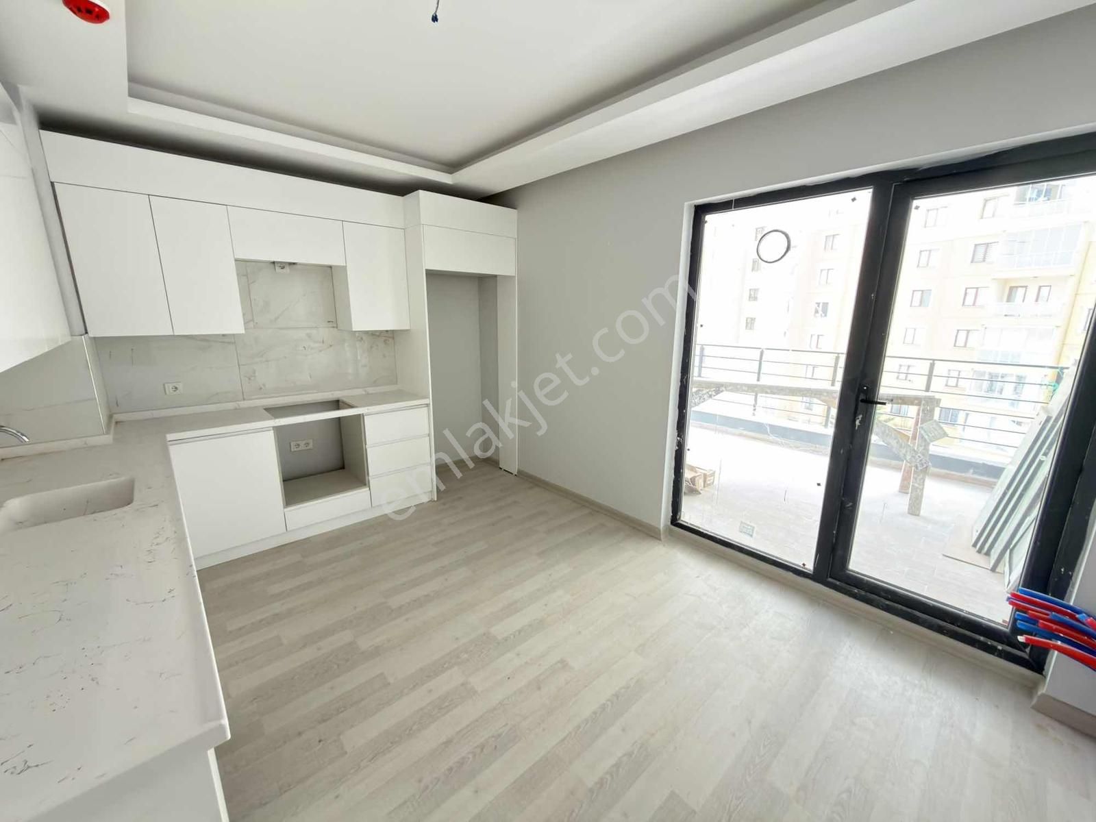Avcılar'da 3+1 Ebeveyn Banyolu Giyinme Odalı 160m² Site İçinde - Görsel 16