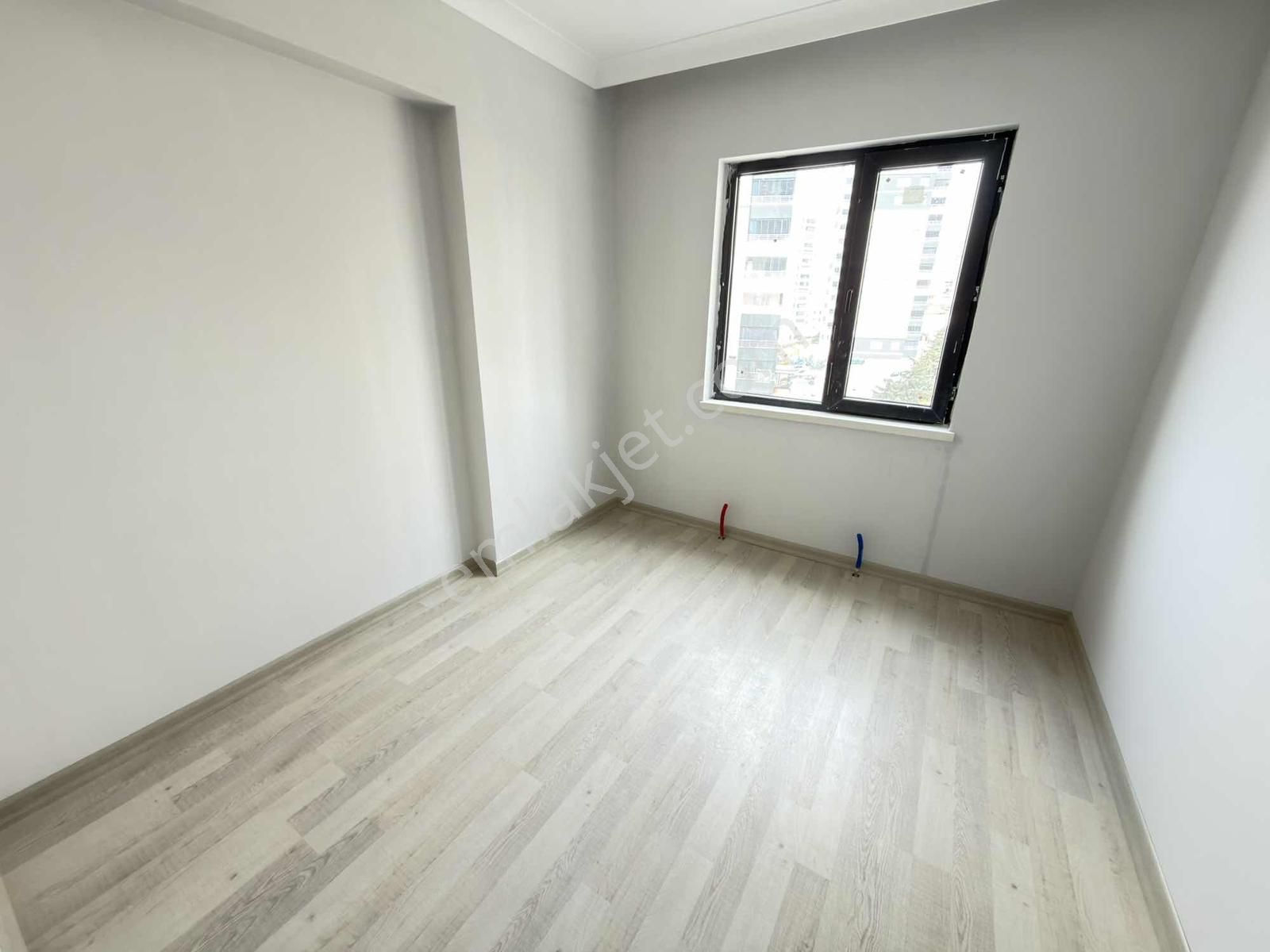 Avcılar'da 3+1 Ebeveyn Banyolu Giyinme Odalı 160m² Site İçinde - Görsel 12
