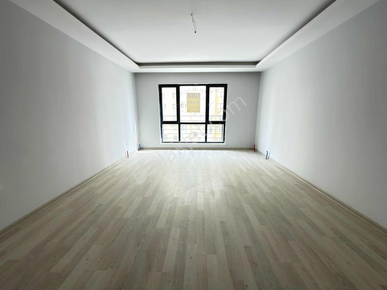 Avcılar'da 3+1 Ebeveyn Banyolu Giyinme Odalı 160m² Site İçinde - Görsel 22