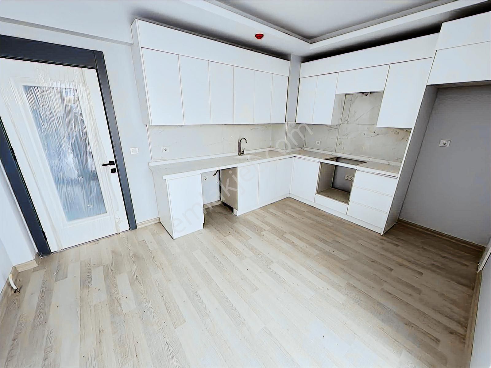 Avcılar'da 3+1 Ebeveyn Banyolu Giyinme Odalı 160m² Site İçinde - Görsel 17