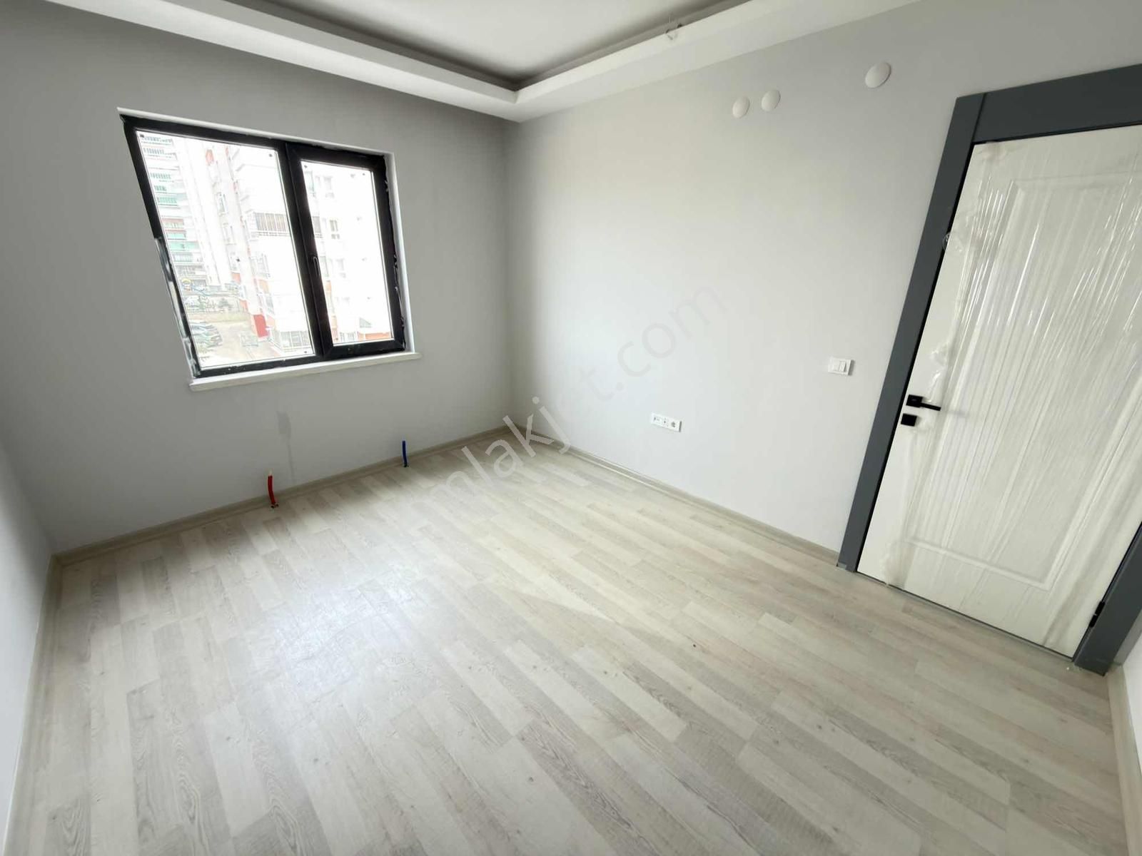 Avcılar'da 3+1 Ebeveyn Banyolu Giyinme Odalı 160m² Site İçinde - Görsel 33