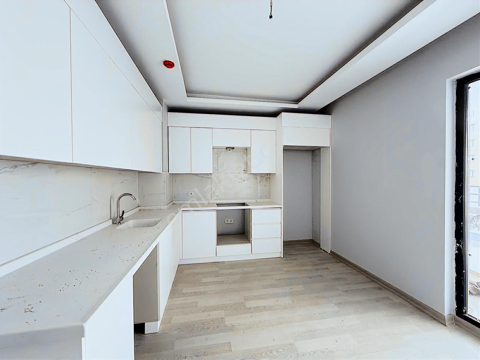 Avcılar'da 3+1 Ebeveyn Banyolu Giyinme Odalı 160m² Site İçinde - Görsel 34