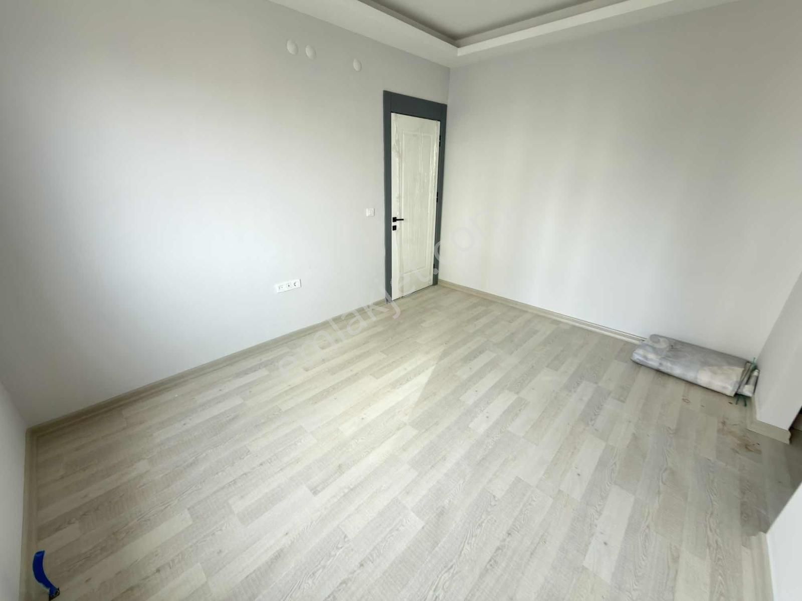 Avcılar'da 3+1 Ebeveyn Banyolu Giyinme Odalı 160m² Site İçinde - Görsel 13
