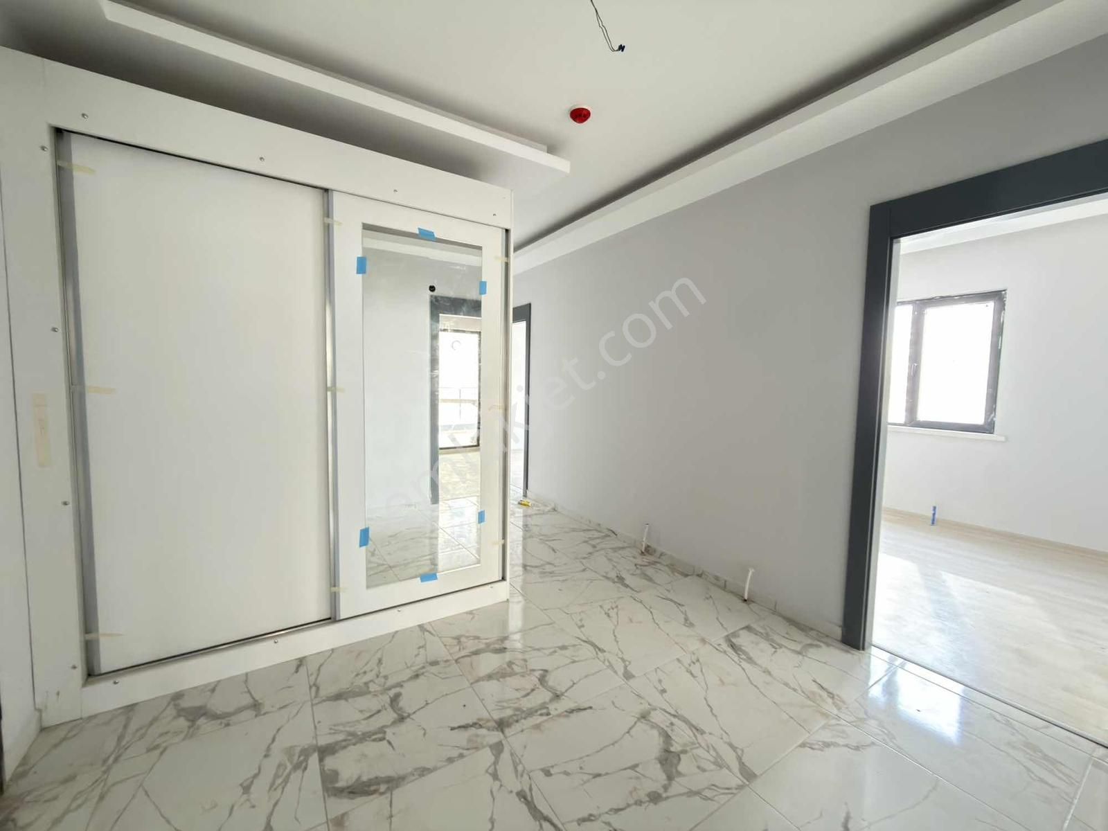 Avcılar'da 3+1 Ebeveyn Banyolu Giyinme Odalı 160m² Site İçinde - Görsel 32