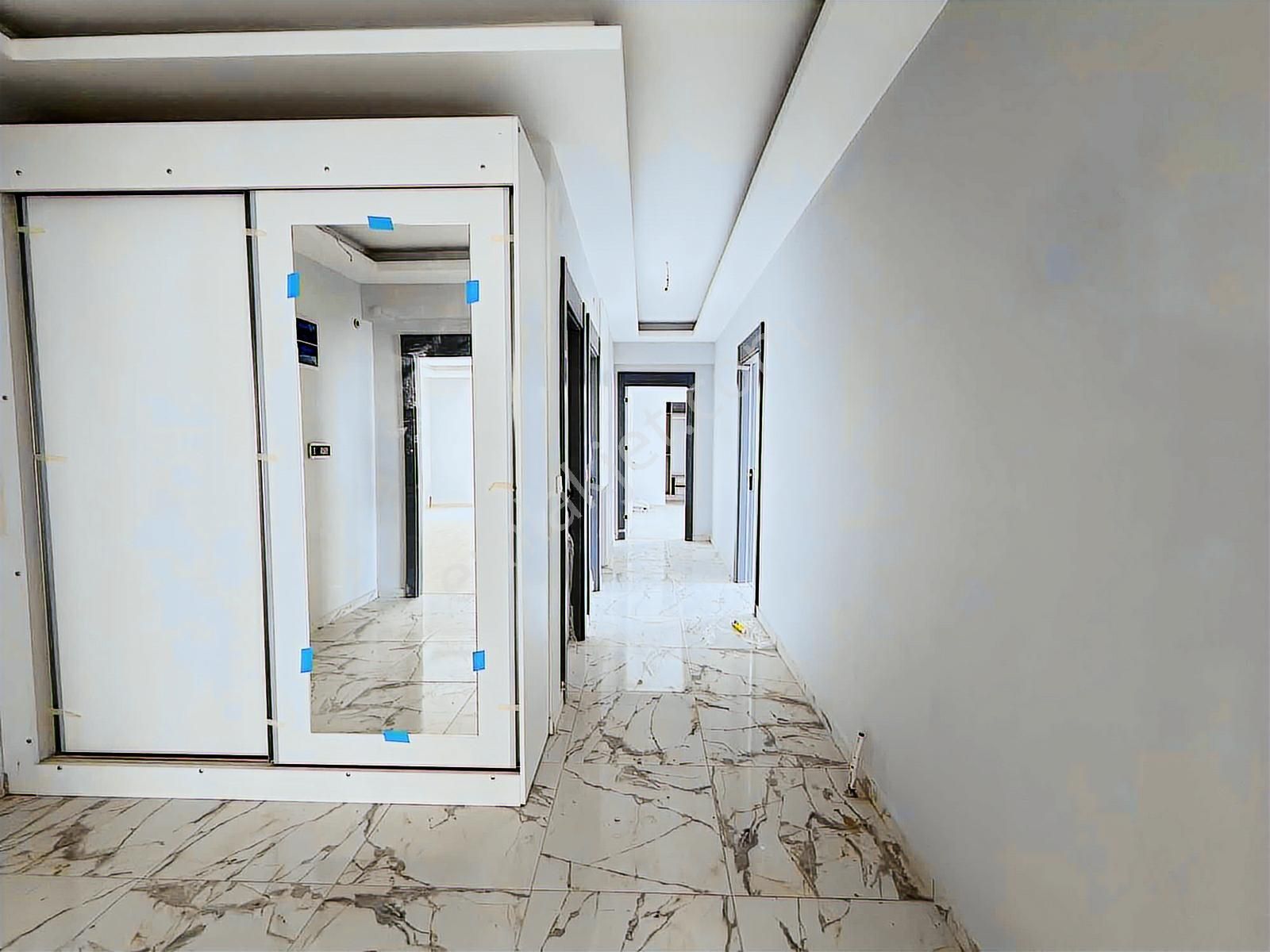 Avcılar'da 3+1 Ebeveyn Banyolu Giyinme Odalı 160m² Site İçinde - Görsel 35