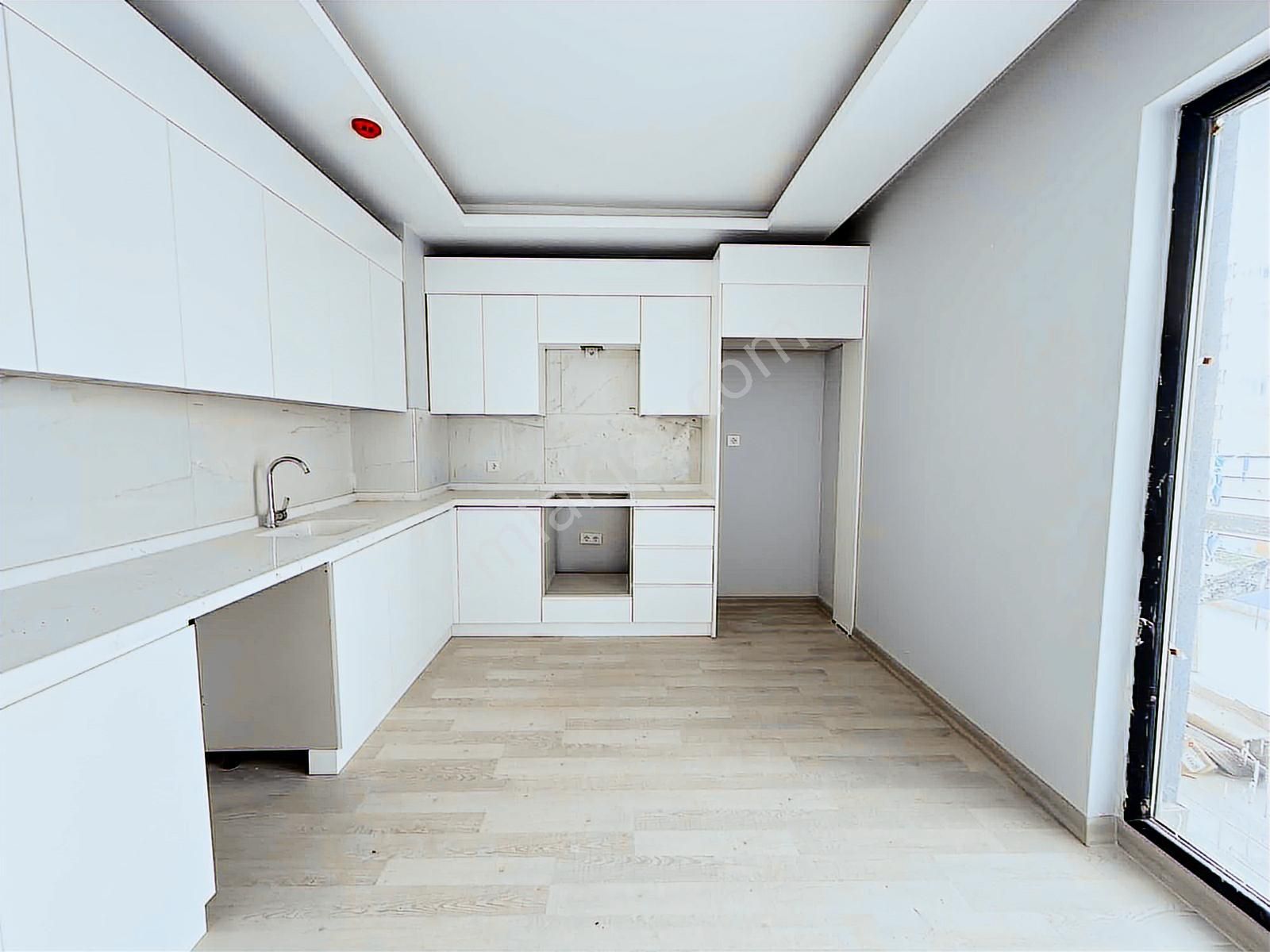 Avcılar'da 3+1 Ebeveyn Banyolu Giyinme Odalı 160m² Site İçinde - Görsel 6