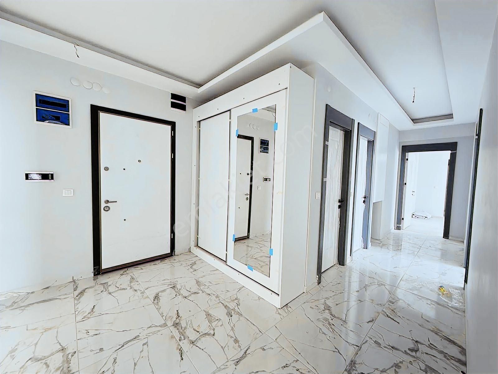 Avcılar'da 3+1 Ebeveyn Banyolu Giyinme Odalı 160m² Site İçinde - Görsel 31