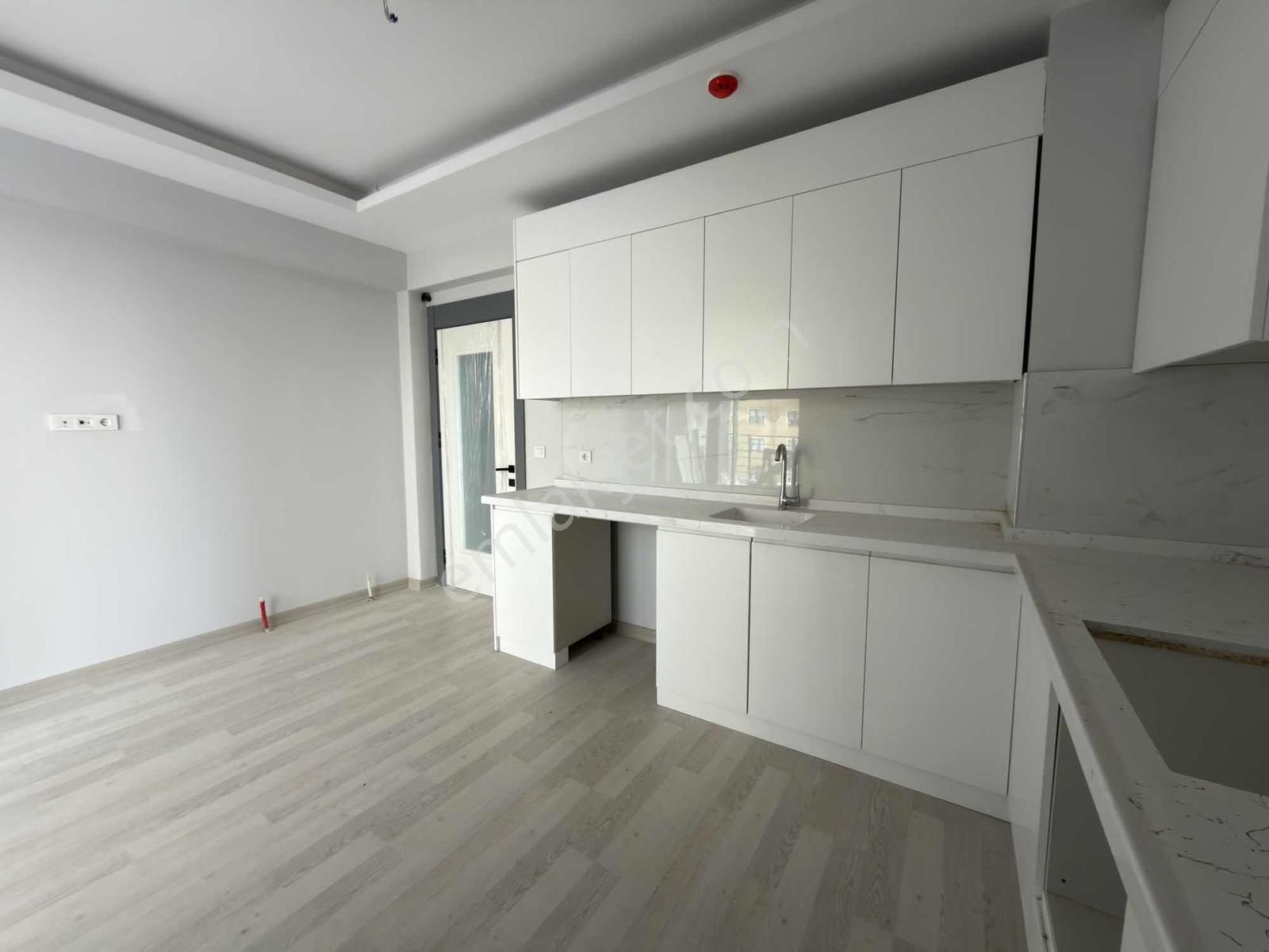 Avcılar'da 3+1 Ebeveyn Banyolu Giyinme Odalı 160m² Site İçinde - Görsel 20