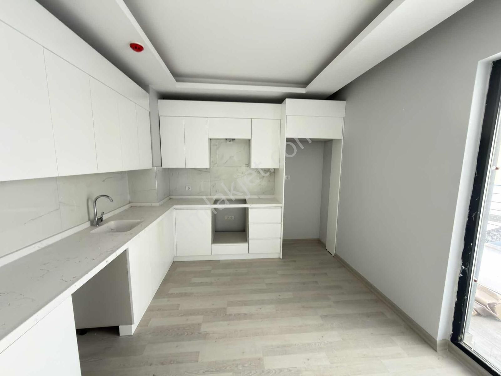 Avcılar'da 3+1 Ebeveyn Banyolu Giyinme Odalı 160m² Site İçinde - Görsel 19