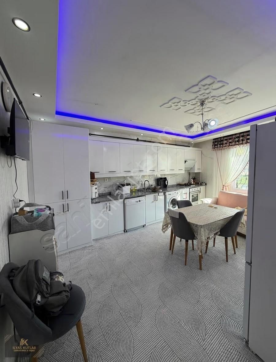 İstiklal Mhl Ana Cadde Üzeri 3+1 165 M2 Satılık Daire