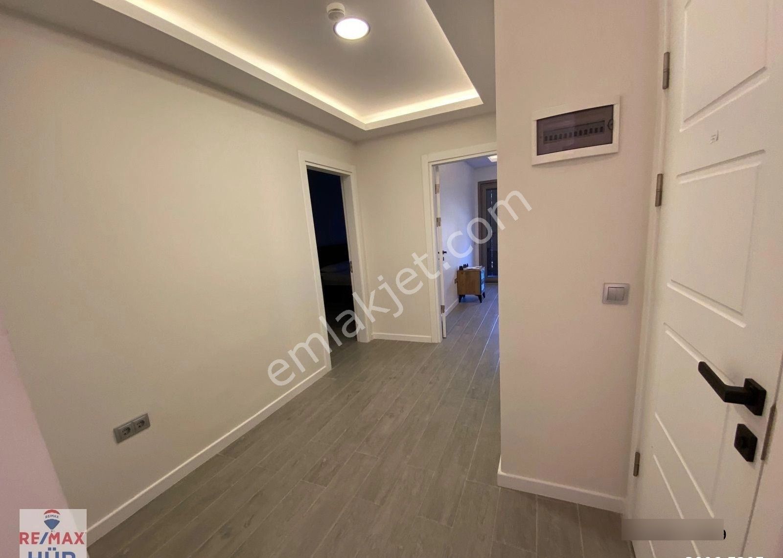 Ömer İnan Remax Hür Göl Mah. 4+1 Satılık Havuzlu Villa - Görsel 3