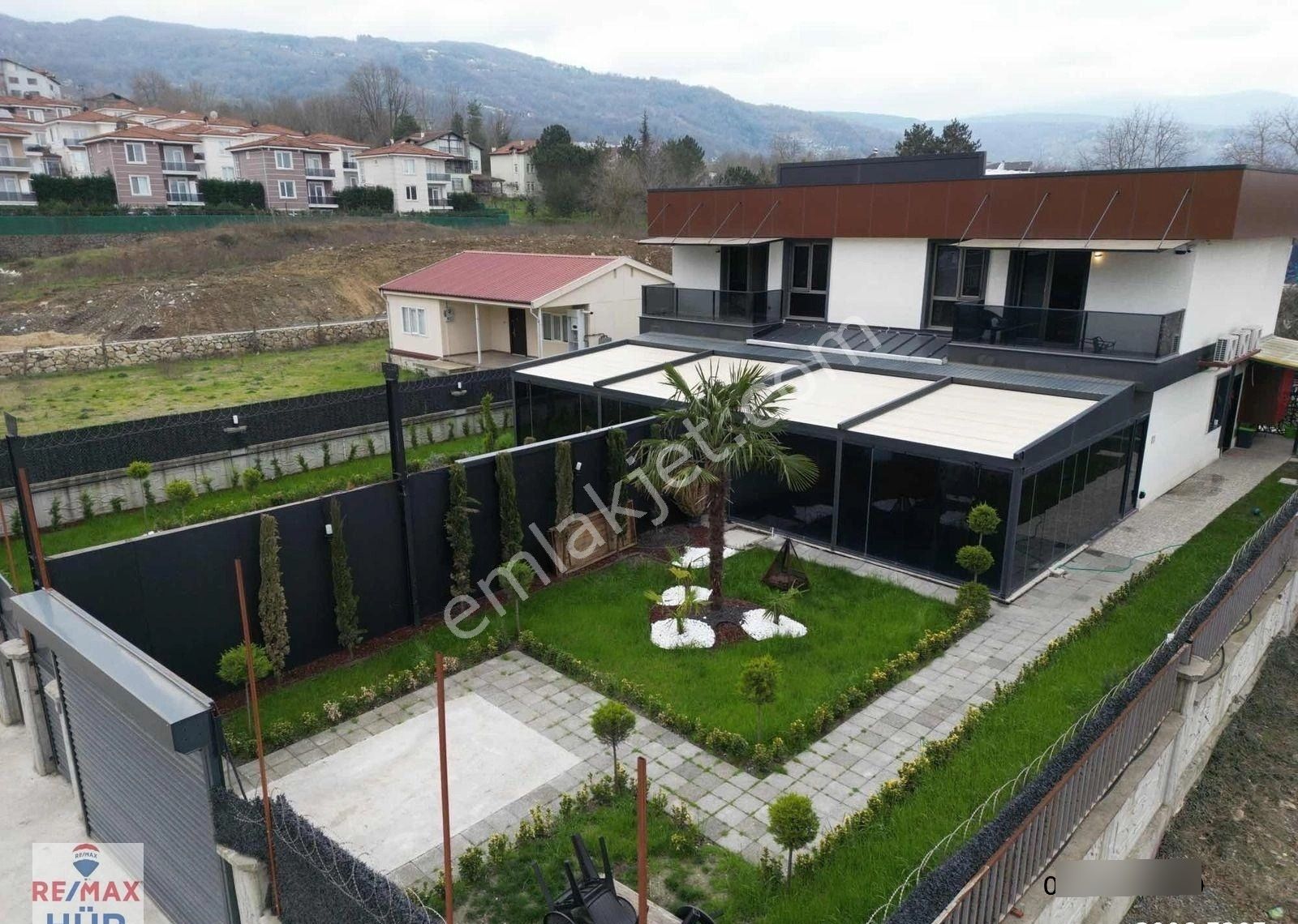 Ömer İnan Remax Hür Göl Mah. 4+1 Satılık Havuzlu Villa