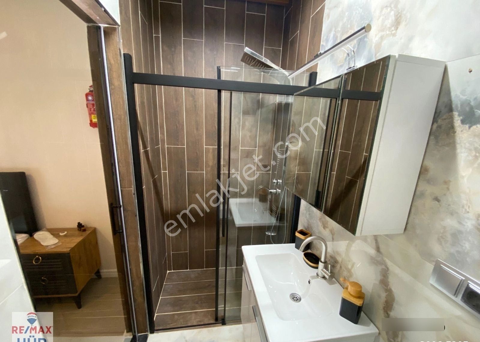 Ömer İnan Remax Hür Göl Mah. 4+1 Satılık Havuzlu Villa - Görsel 31