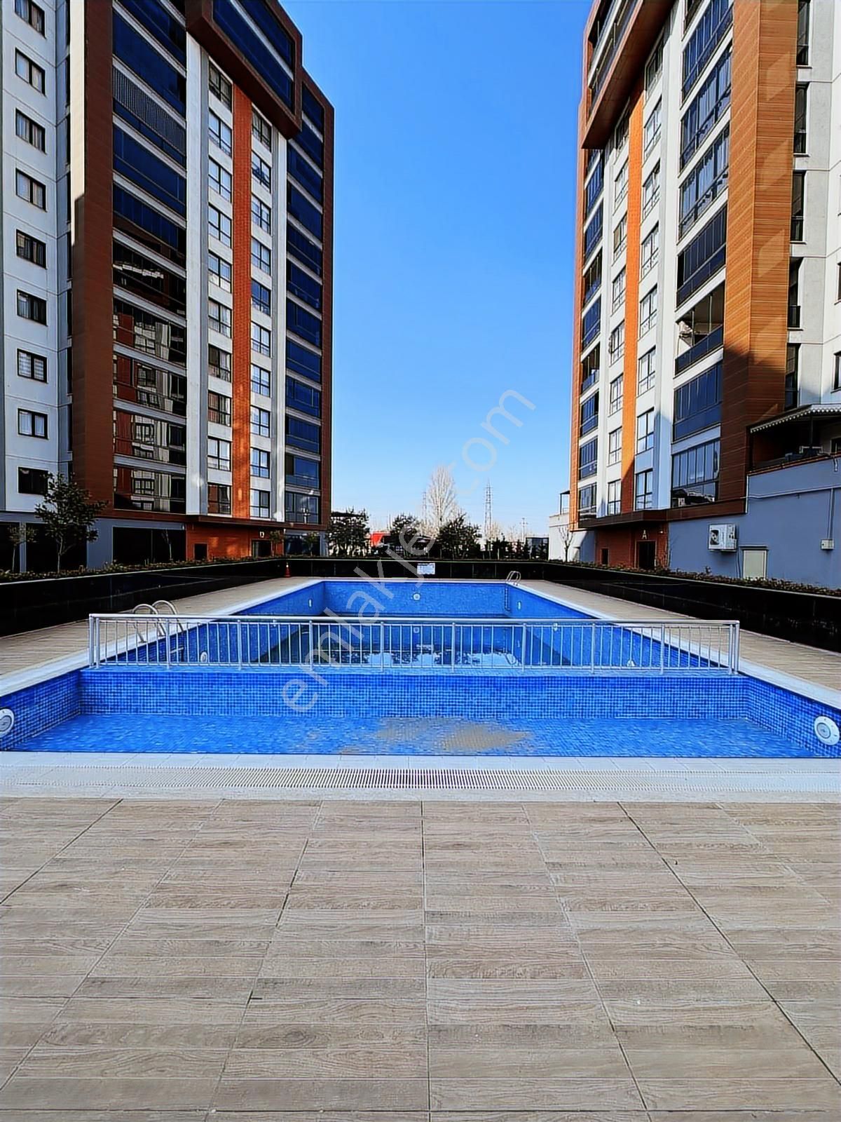 Değirmenönü Mahallesi Flora Vita'da Kiralık 3+1 Dubleks Daire