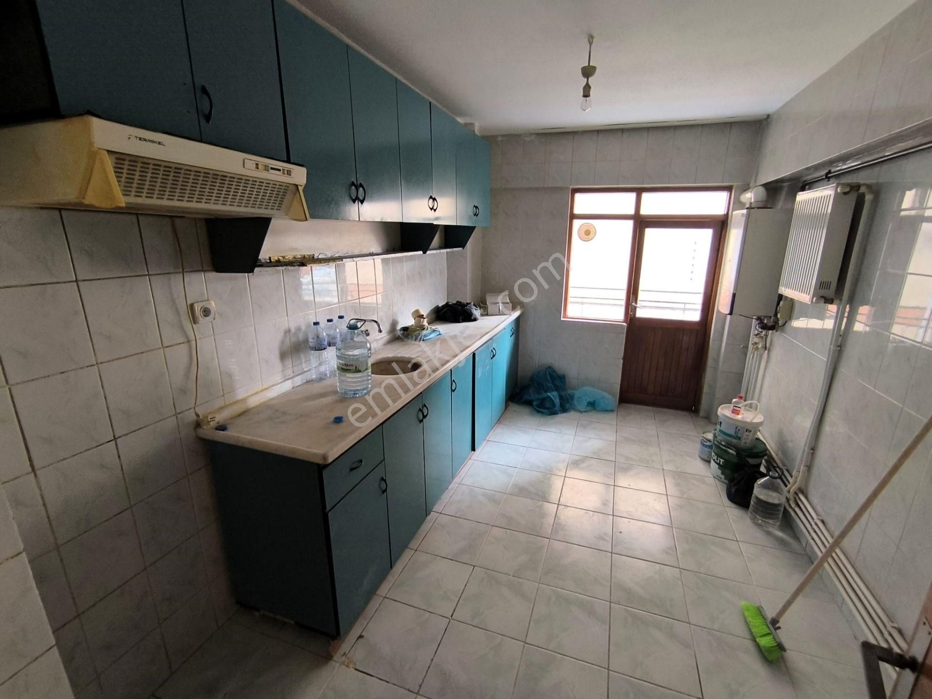 Mareşal Çakmak Mahallesin'de Bağımsız Ara Katta Kiralık Daire - Görsel 2