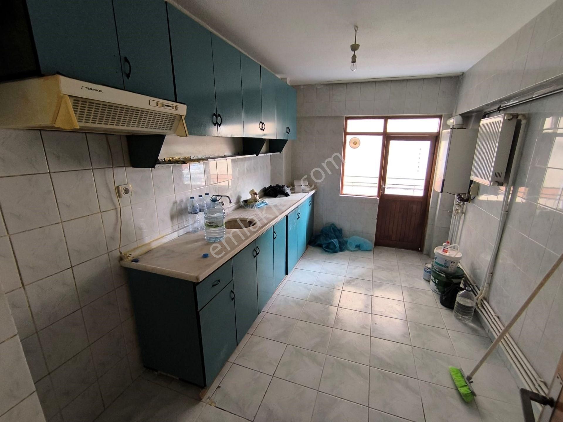 Mareşal Çakmak Mahallesin'de Bağımsız Ara Katta Kiralık Daire - Görsel 4