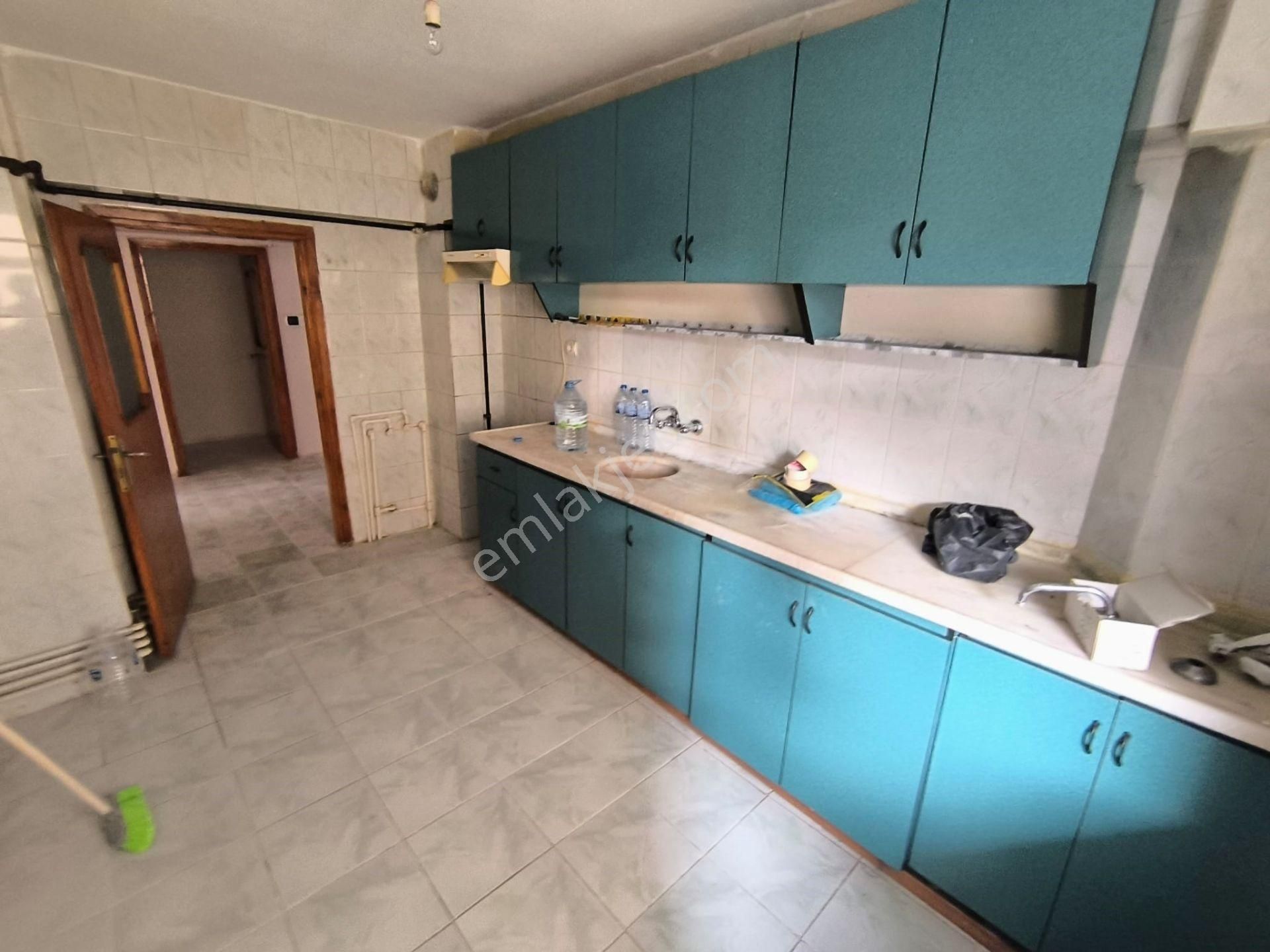 Mareşal Çakmak Mahallesin'de Bağımsız Ara Katta Kiralık Daire