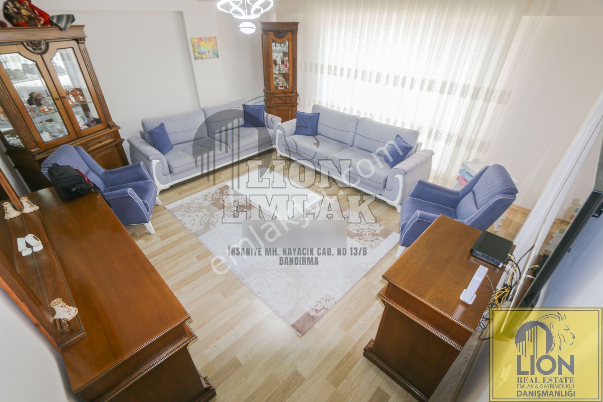 Lıon Emlak'tan İhsaniye'de Merkezi Konumda Satılık 3+1 Daire