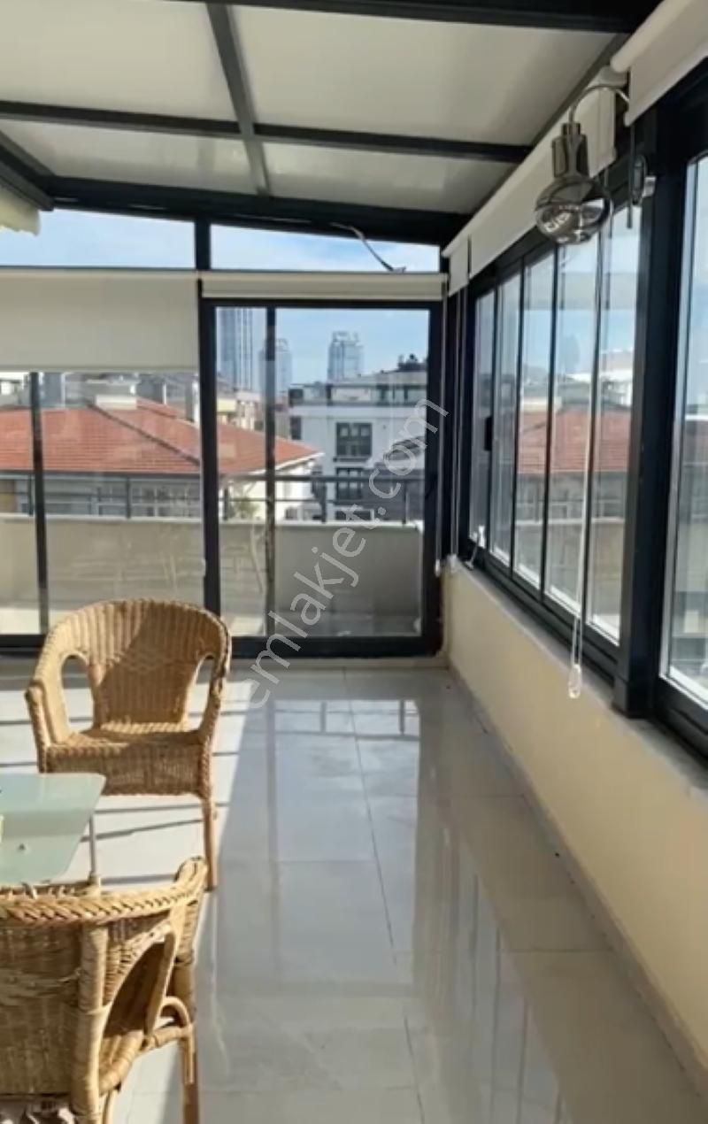 Acıbadem Caddesinde Deniz Manzaralı Dubleks Daire - Görsel 16