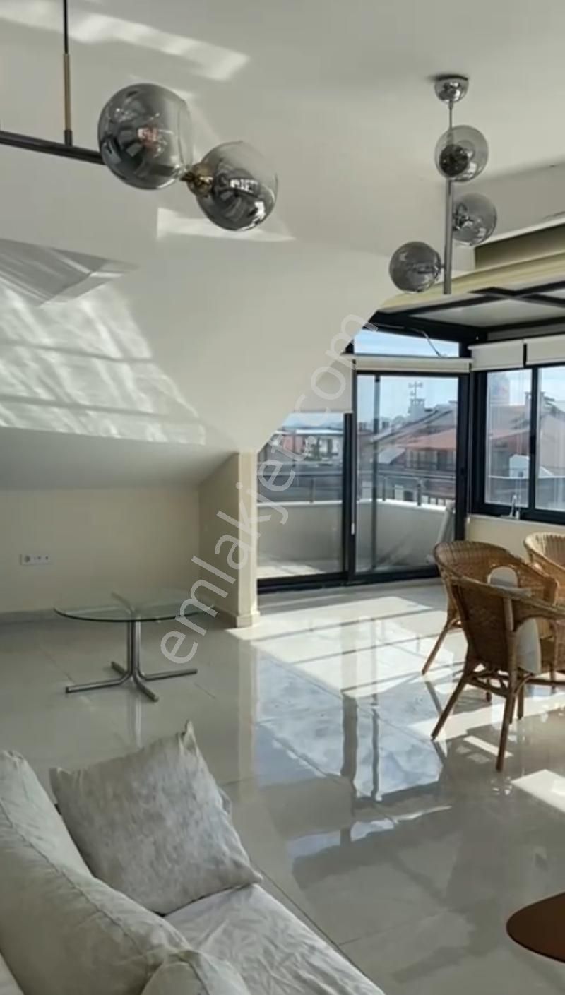 Acıbadem Caddesinde Deniz Manzaralı Dubleks Daire - Görsel 17