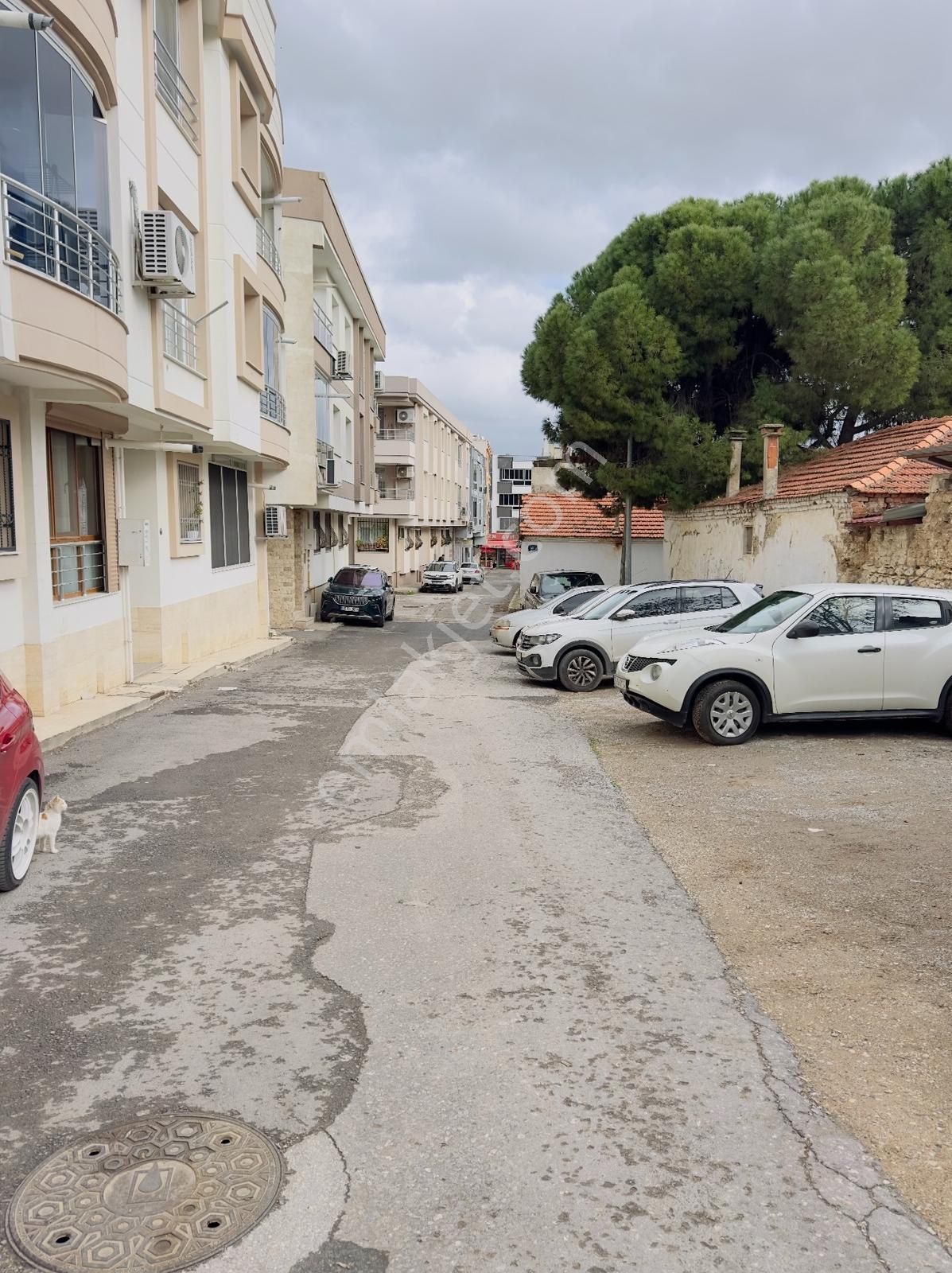 Gaziemir Yeşil Mahalle Satılık 3+1 Daire - Görsel 12