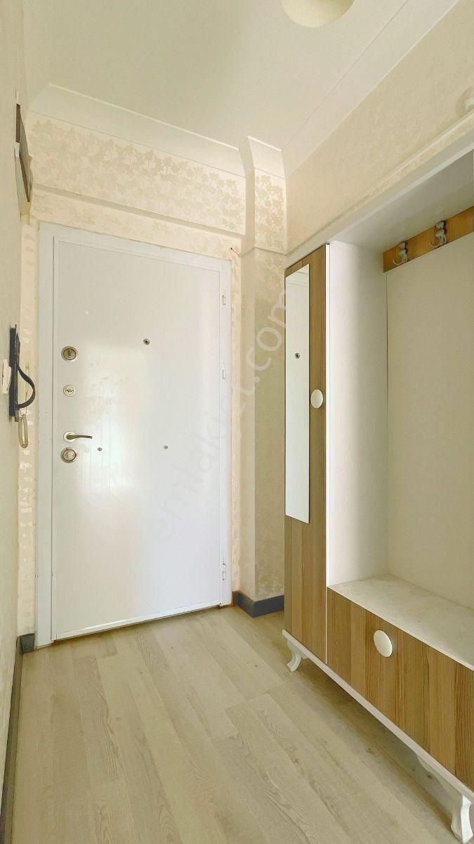 Efelerde Merkezi Konumda Eşyalı Kiralık Daire