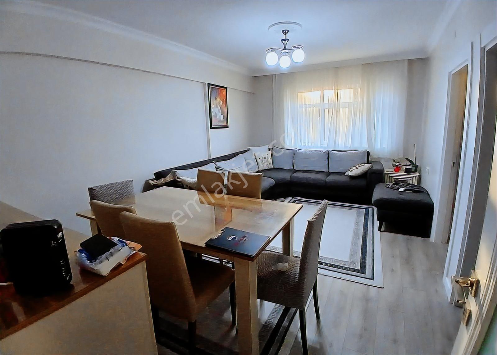 Seyran Cad.'nde Fırsat: Taşınmaya Hazır, Tamamen Yenilenmiş 3+1