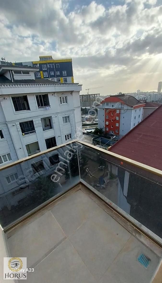 Ulaşım Noktalarına Yakın Manzaralı Katta Tek Daire