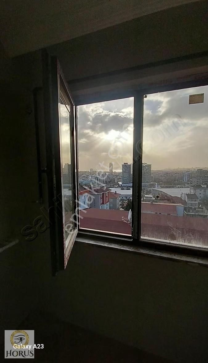 Ulaşım Noktalarına Yakın Manzaralı Katta Tek Daire - Görsel 22