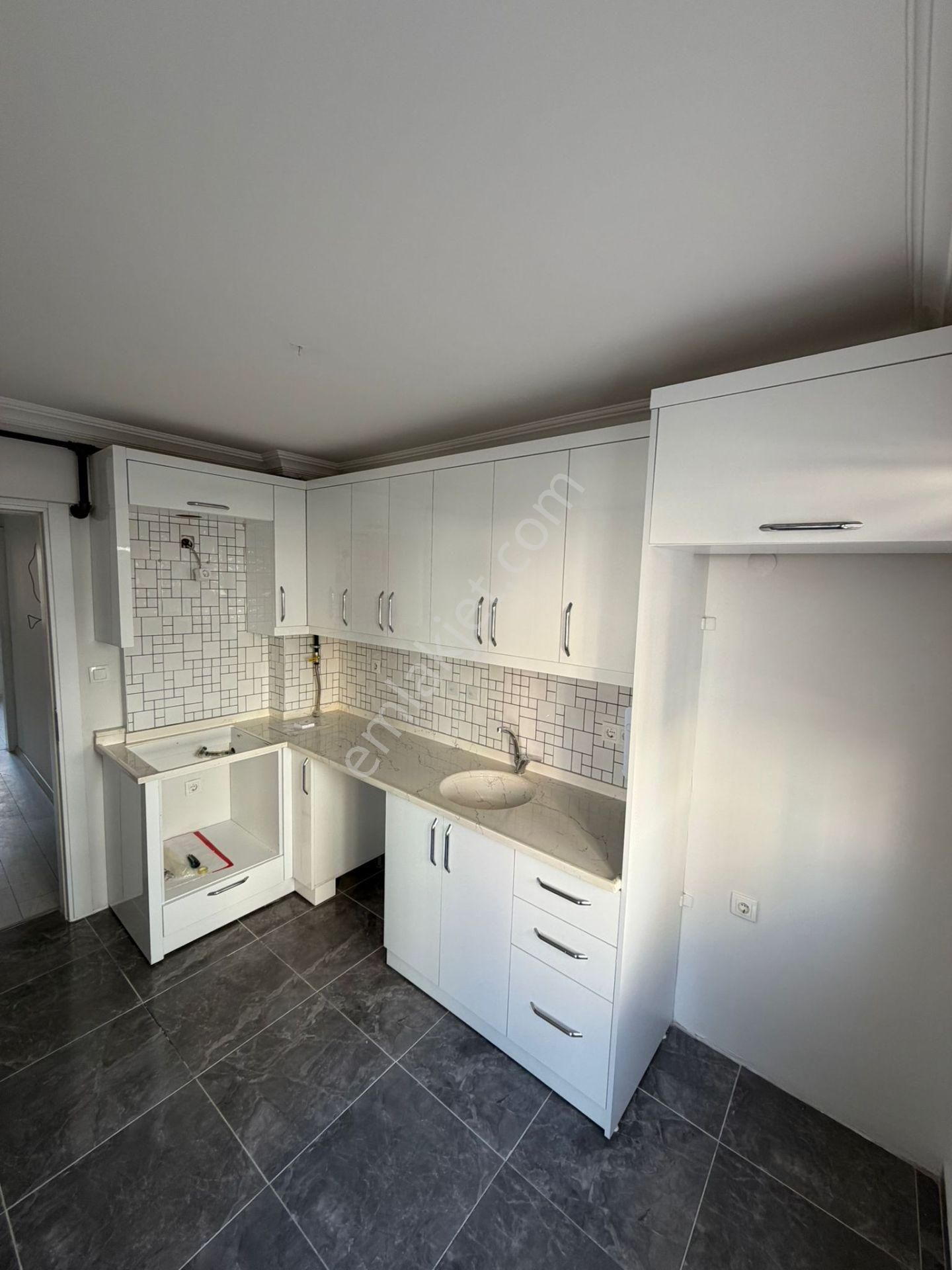 Buca Fırat Mah. Cadde Üzeri 2+1 85 M2 Kapalı Mutfak Doğalgazlı Kiralık Daire - Görsel 2