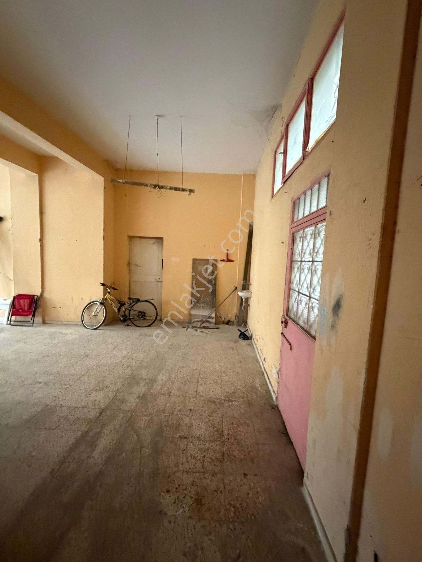 Buca Fırat Mah. 95 M2 Bahçeli Kiralık Depo Dükkan - Görsel 4