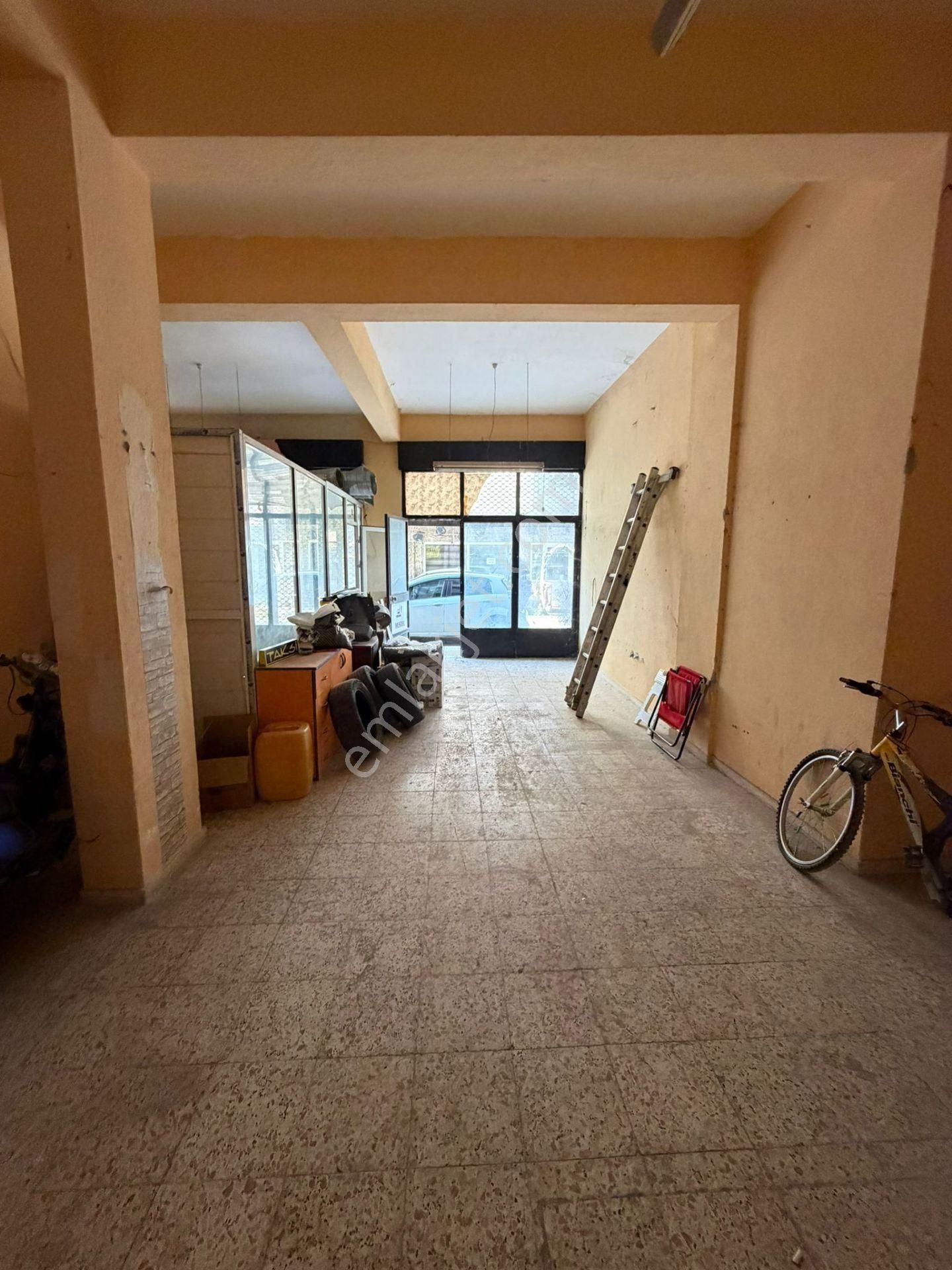 Buca Fırat Mah. 95 M2 Bahçeli Kiralık Depo Dükkan - Görsel 3