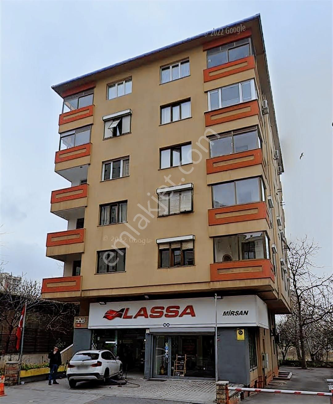 İnönü Cd.üzeri Çok Merkezi ,eşyalı Veya Eşyasız Ofis Fırsatı 3+1