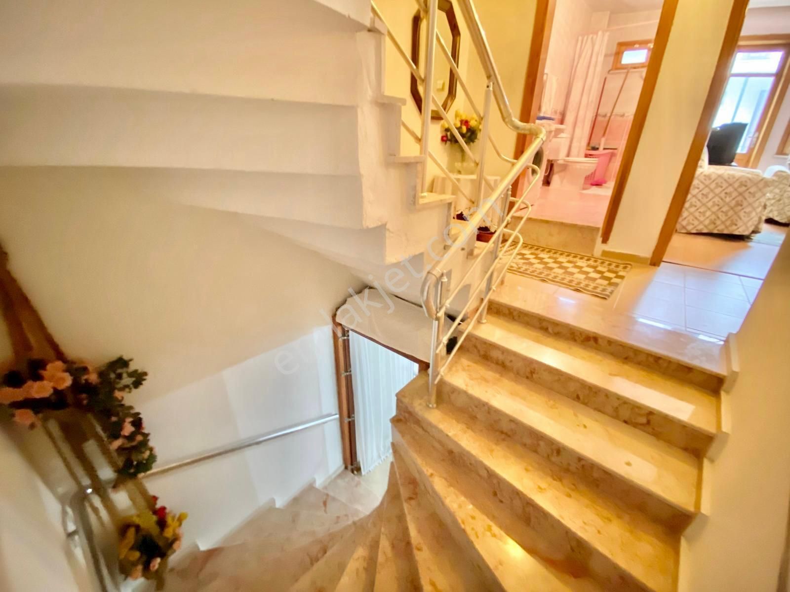 ꧁akçay Ay Emlaktan꧂güre'de Ön Cephe Geniş Teraslı Çift Mutfak Site İçerisinde Satılık 3+1villa - Görsel 32