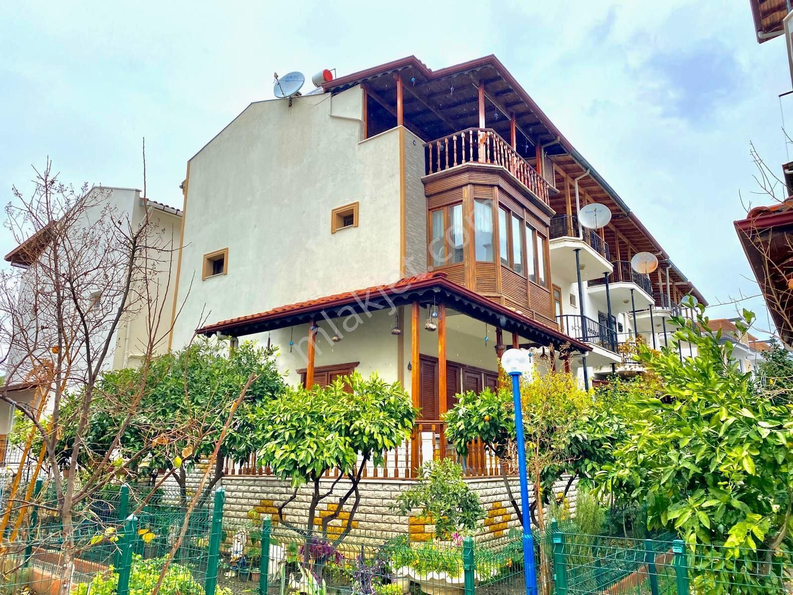 ꧁akçay Ay Emlaktan꧂güre'de Ön Cephe Geniş Teraslı Çift Mutfak Site İçerisinde Satılık 3+1villa - Görsel 2