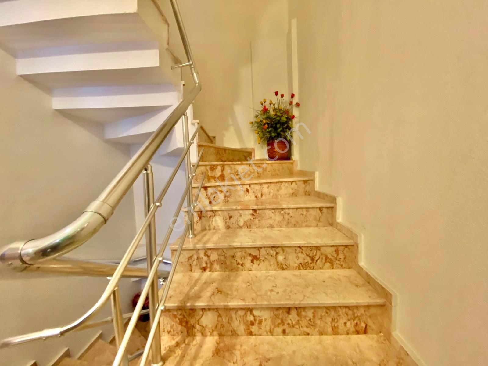꧁akçay Ay Emlaktan꧂güre'de Ön Cephe Geniş Teraslı Çift Mutfak Site İçerisinde Satılık 3+1villa - Görsel 22